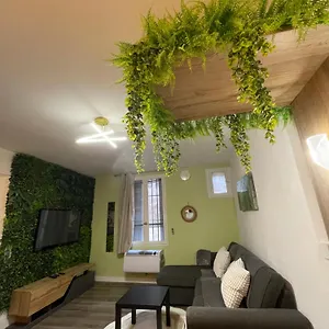https://magnifique-appartement-intra-muros.fr-provencehotel.com